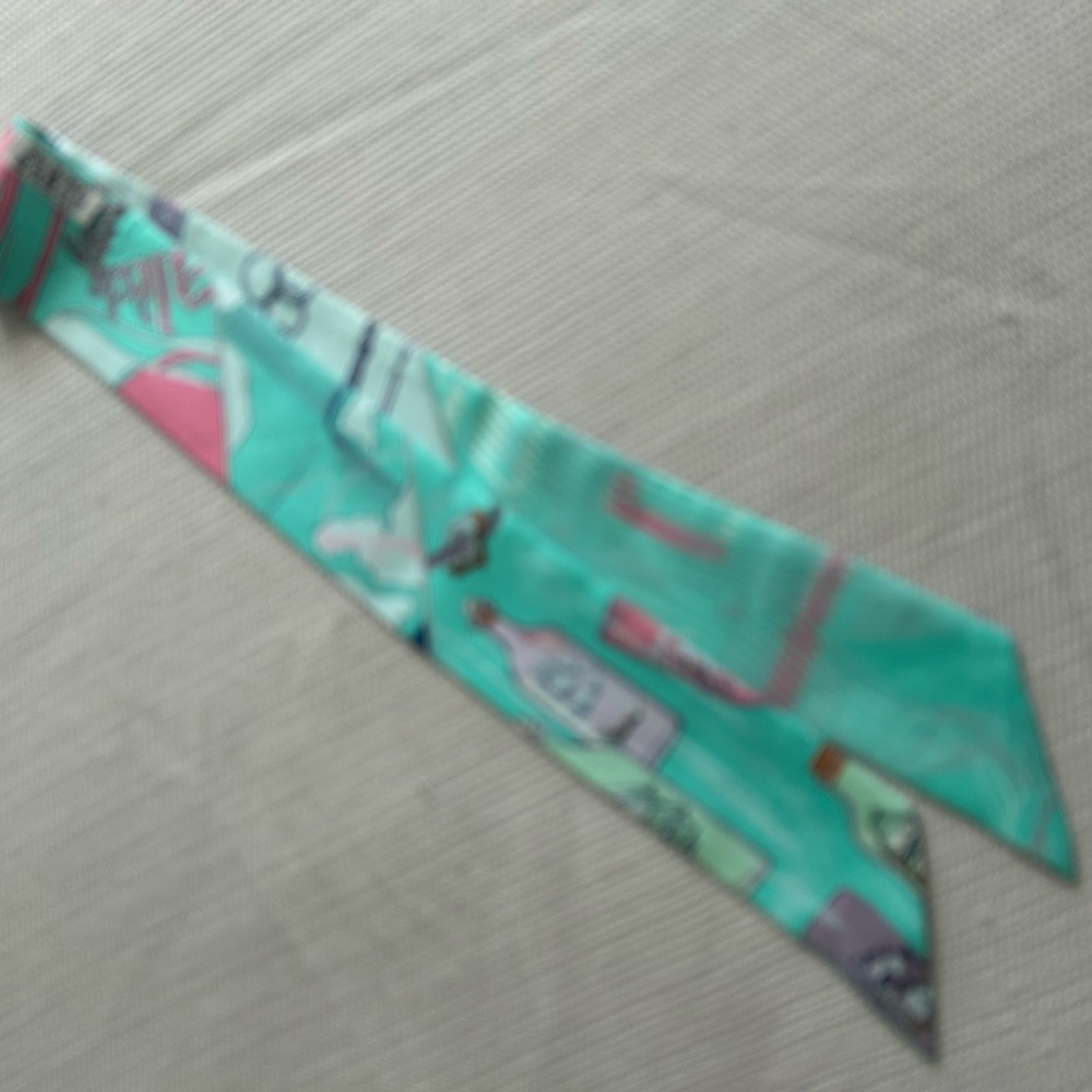 100% Authentic Vintage Hermes Twilly Scarf - Picture 2 of 7